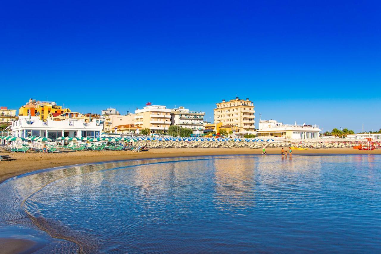 Hotel Baltic Misano Adriatico Exterior foto